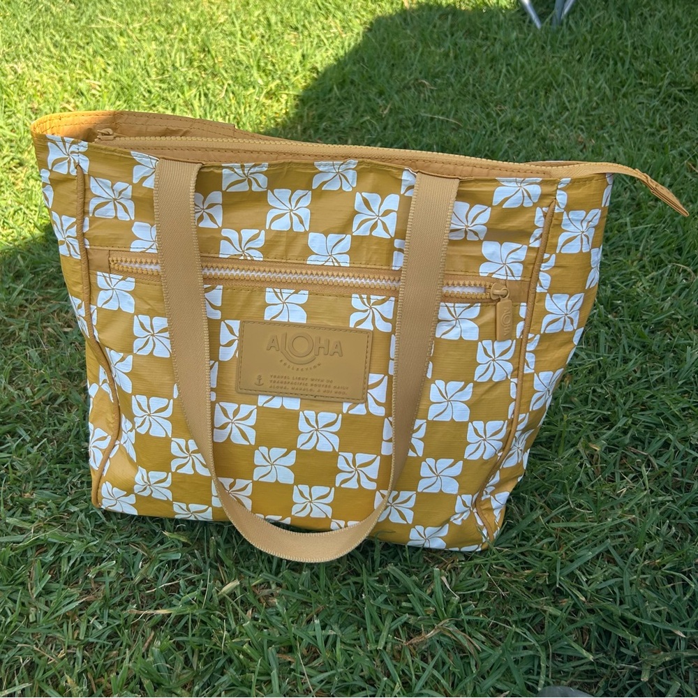 ALOHA Collection Yellow and White Tote Bag